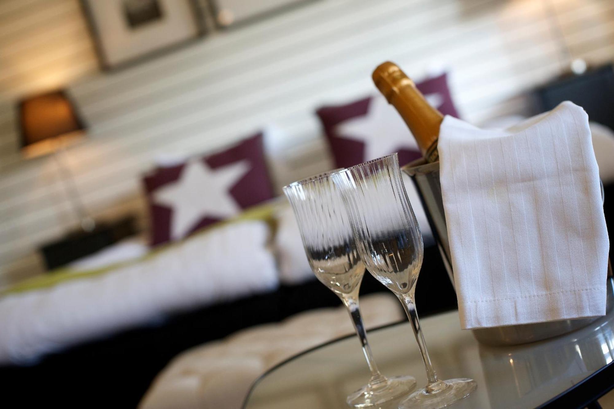 Hotell Tinget Sala Ngoại thất bức ảnh
